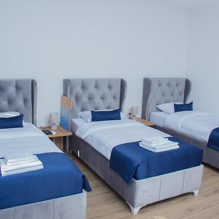 Motel Kvele โนวีปาซาร์ ภายนอก รูปภาพ