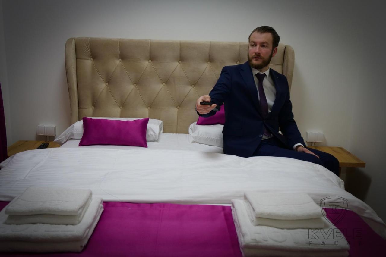 Motel Kvele โนวีปาซาร์ ภายนอก รูปภาพ