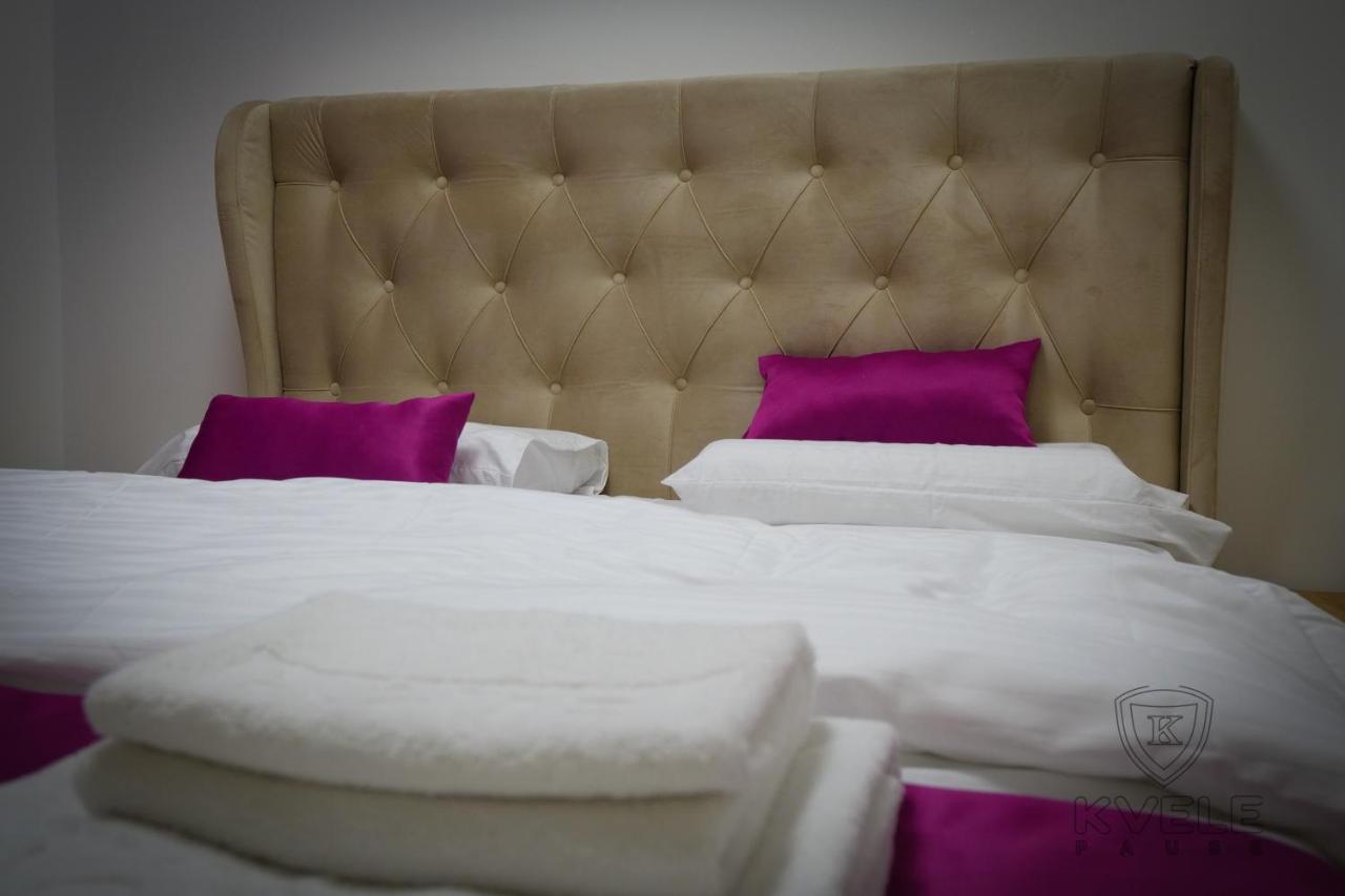 Motel Kvele โนวีปาซาร์ ภายนอก รูปภาพ