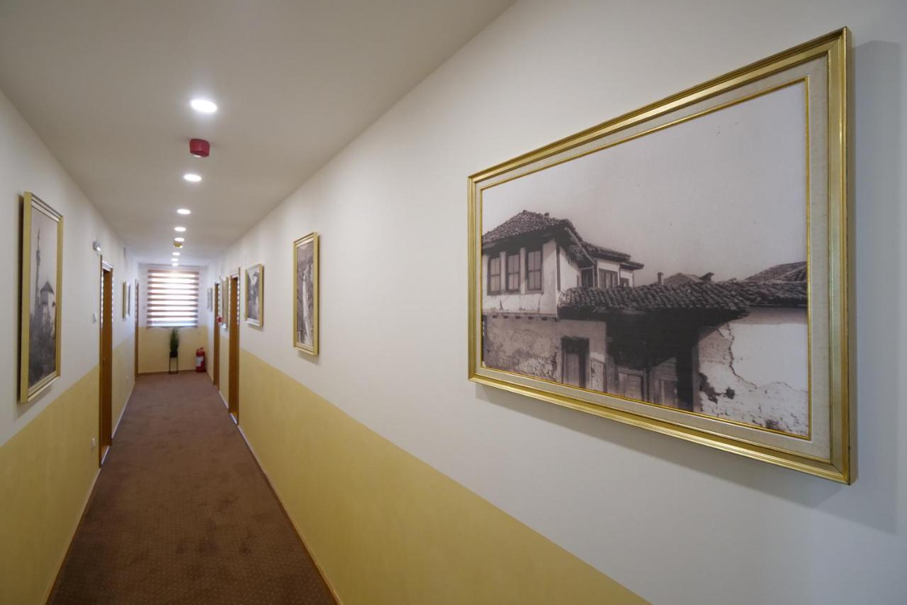 Motel Kvele โนวีปาซาร์ ภายนอก รูปภาพ