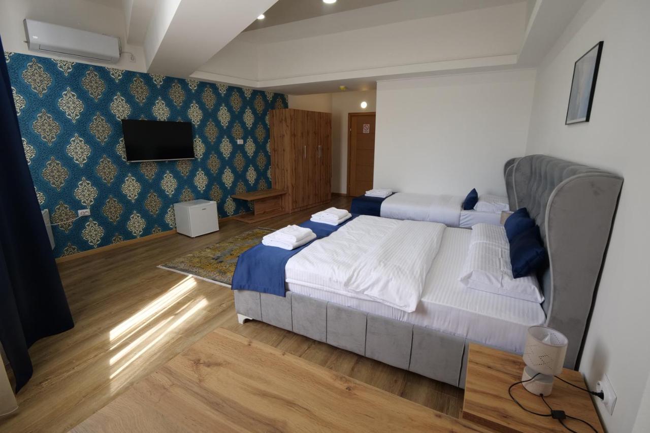 Motel Kvele โนวีปาซาร์ ภายนอก รูปภาพ