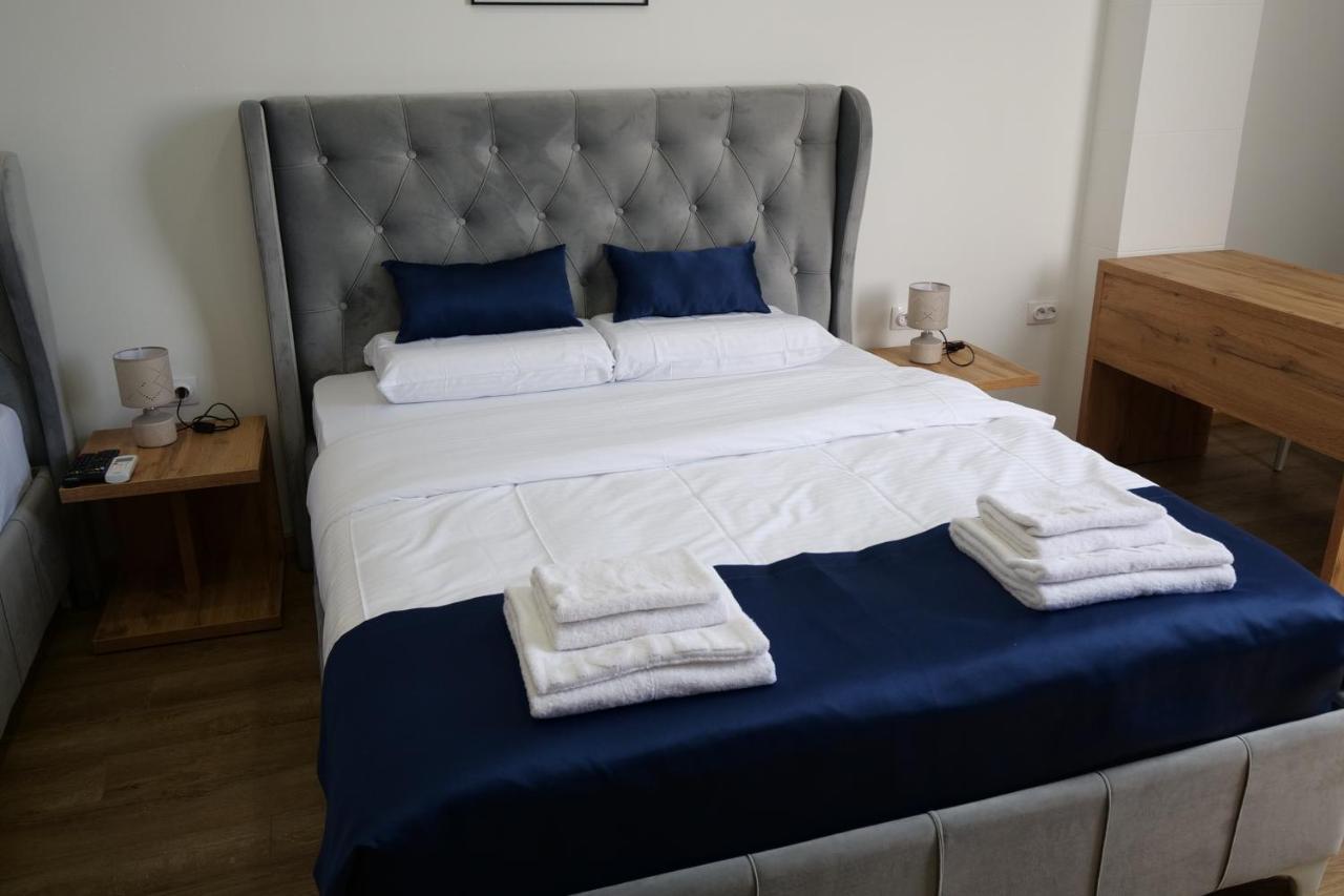 Motel Kvele โนวีปาซาร์ ภายนอก รูปภาพ