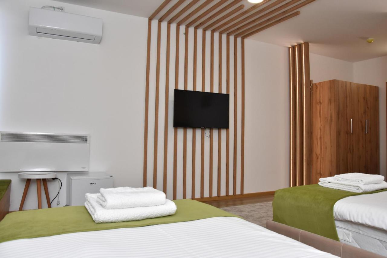 Motel Kvele โนวีปาซาร์ ภายนอก รูปภาพ