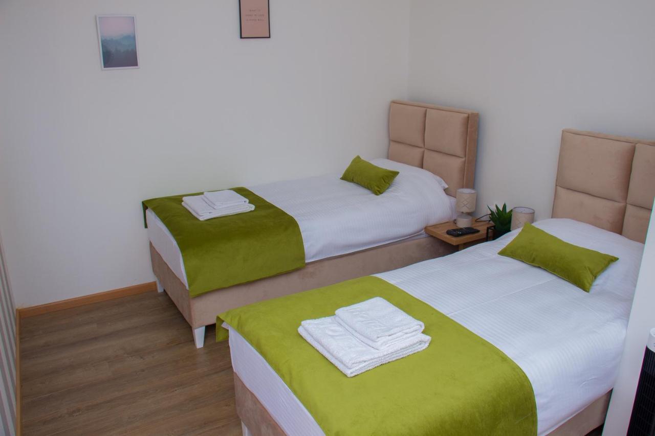 Motel Kvele โนวีปาซาร์ ภายนอก รูปภาพ