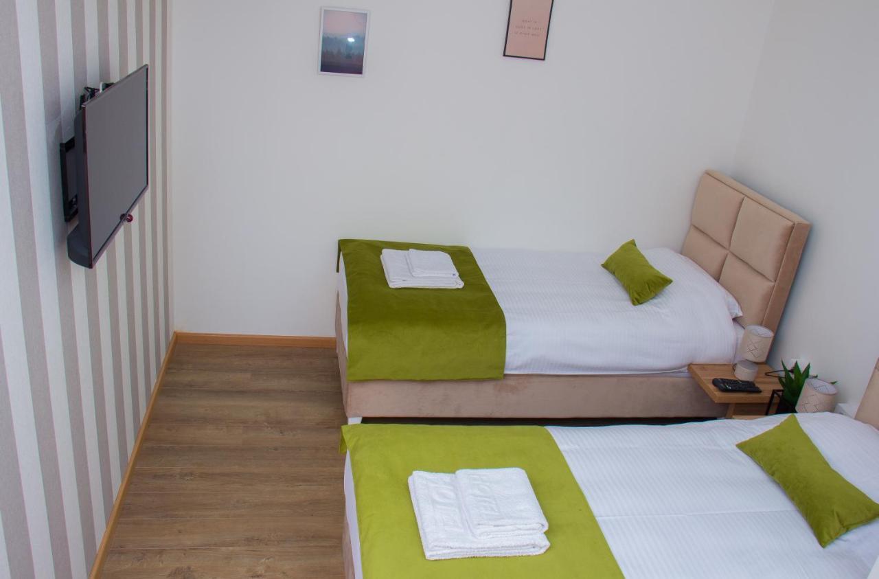 Motel Kvele โนวีปาซาร์ ภายนอก รูปภาพ