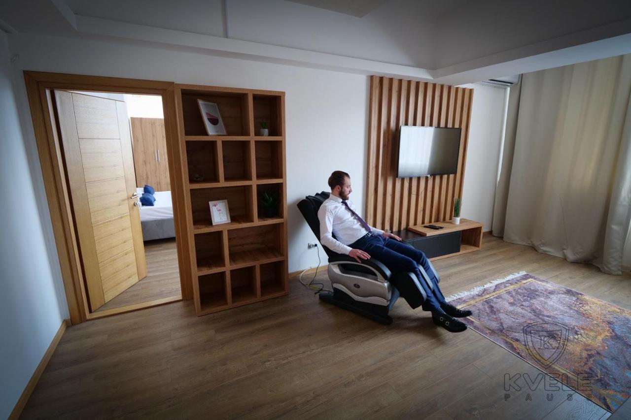 Motel Kvele โนวีปาซาร์ ภายนอก รูปภาพ